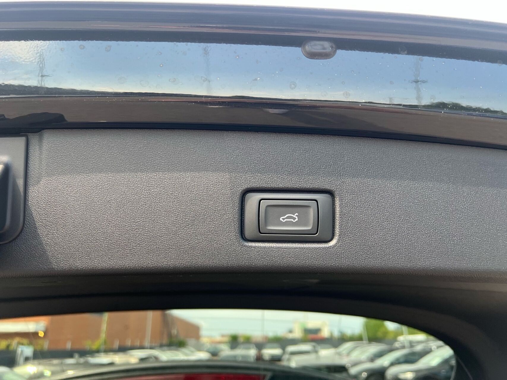 Sort Audi Q4 fra 2026