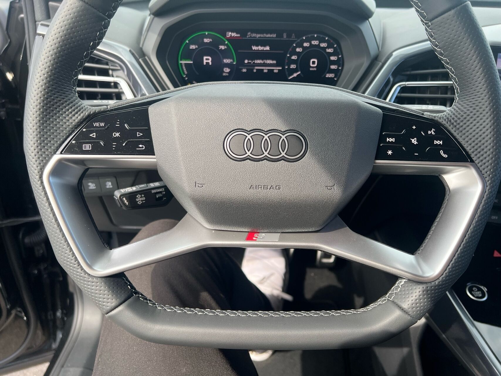 Sort Audi Q4 fra 2026