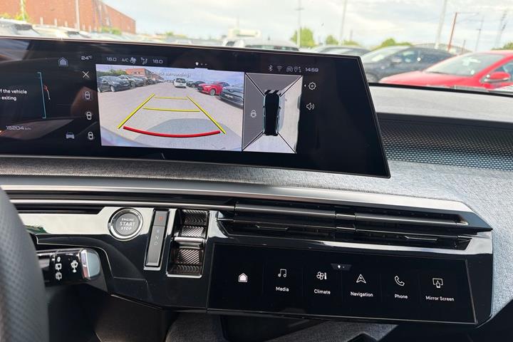 Blå Peugeot e-5008 fra 2025