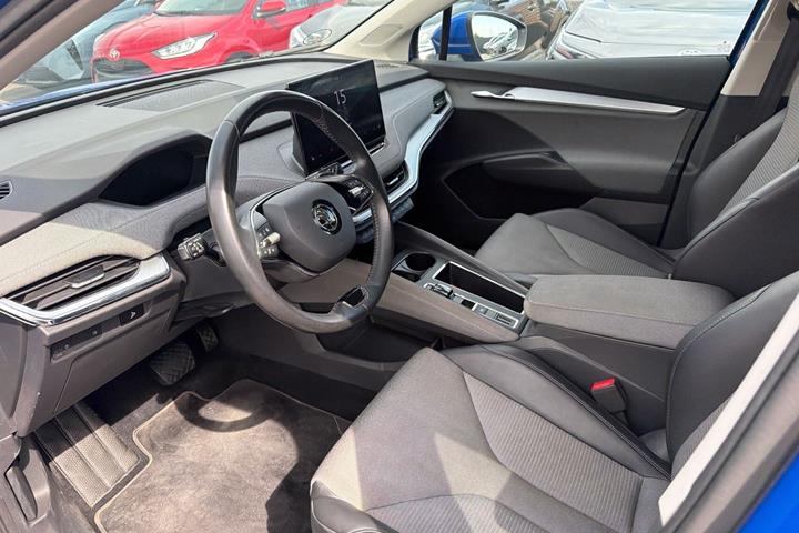 Blå Skoda Enyaq fra 2021