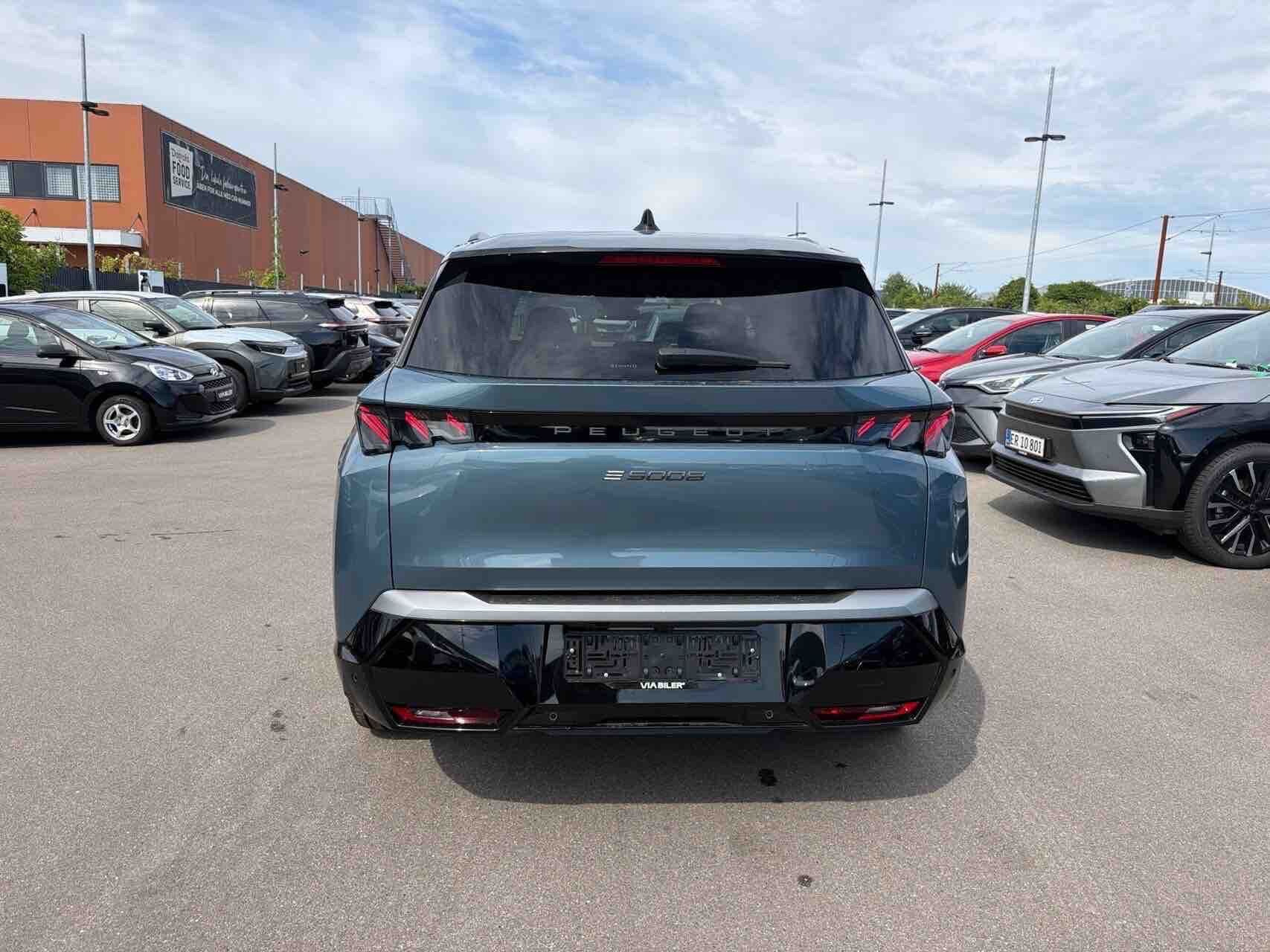 undefined Peugeot e-5008 fra 2025