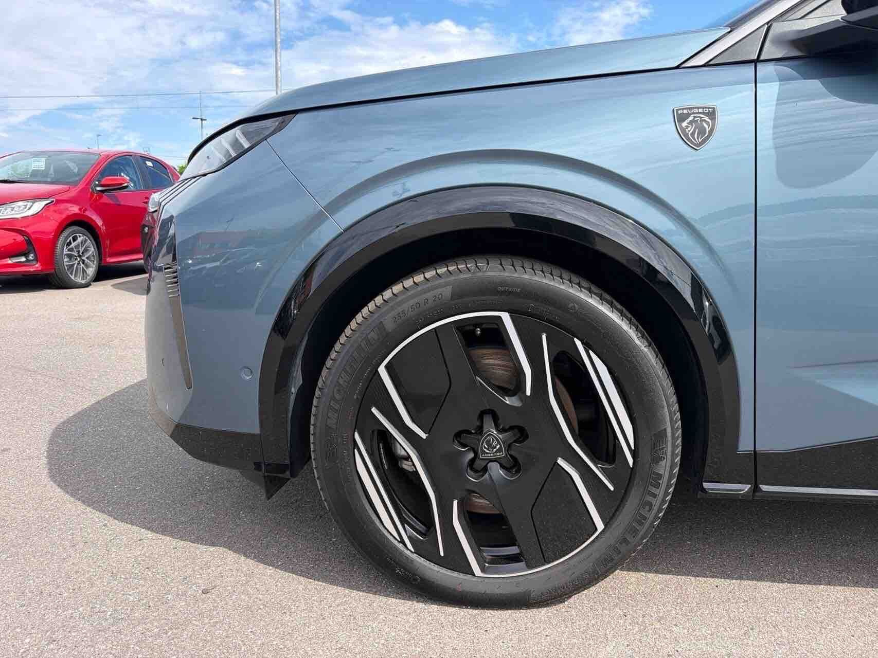 undefined Peugeot e-5008 fra 2025