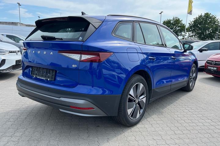 Blå Skoda Enyaq fra 2024