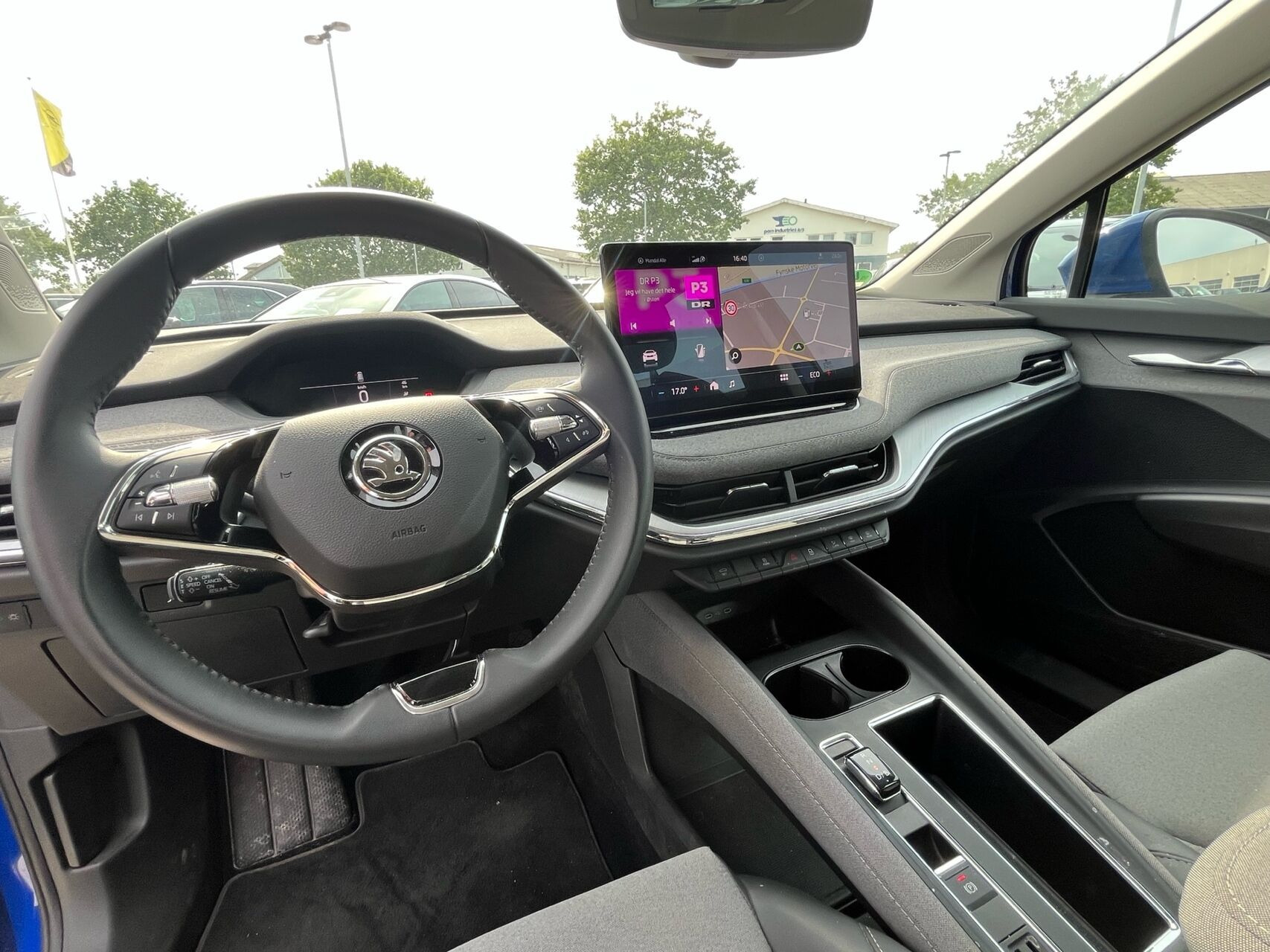 Blå Skoda Enyaq fra 2024