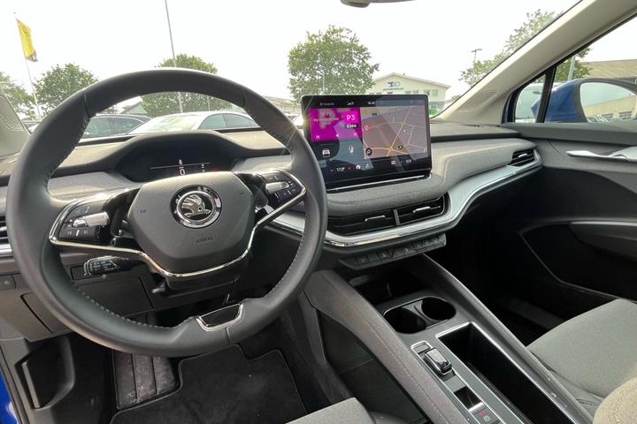 Blå Skoda Enyaq fra 2024