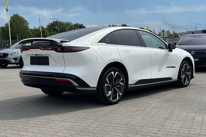 Hvid Mazda 6e fra 2026