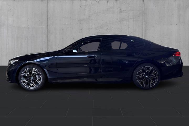 Sort BMW i5 fra 2025