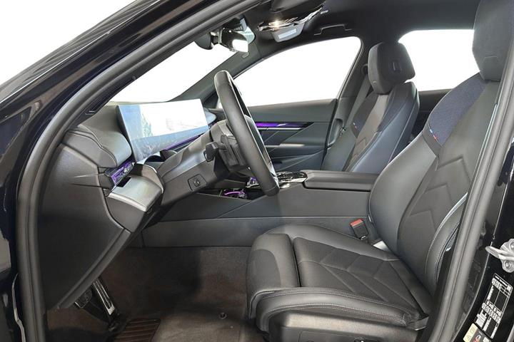 Sort BMW i5 fra 2025