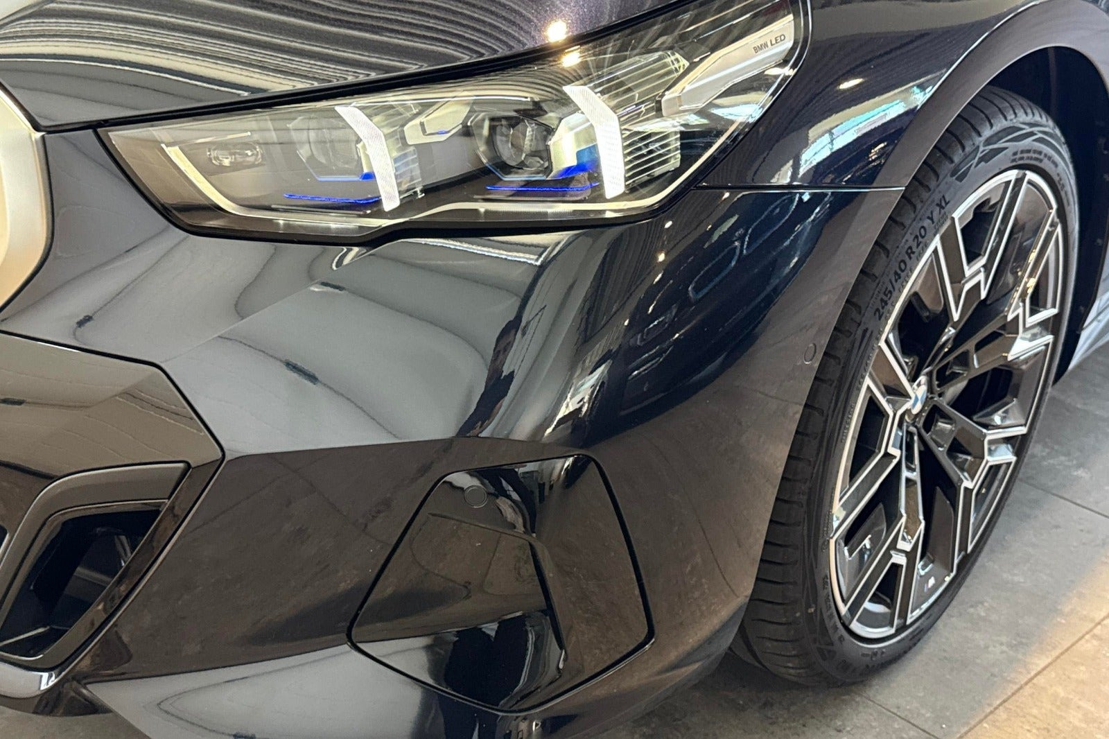 Sort BMW i5 fra 2025