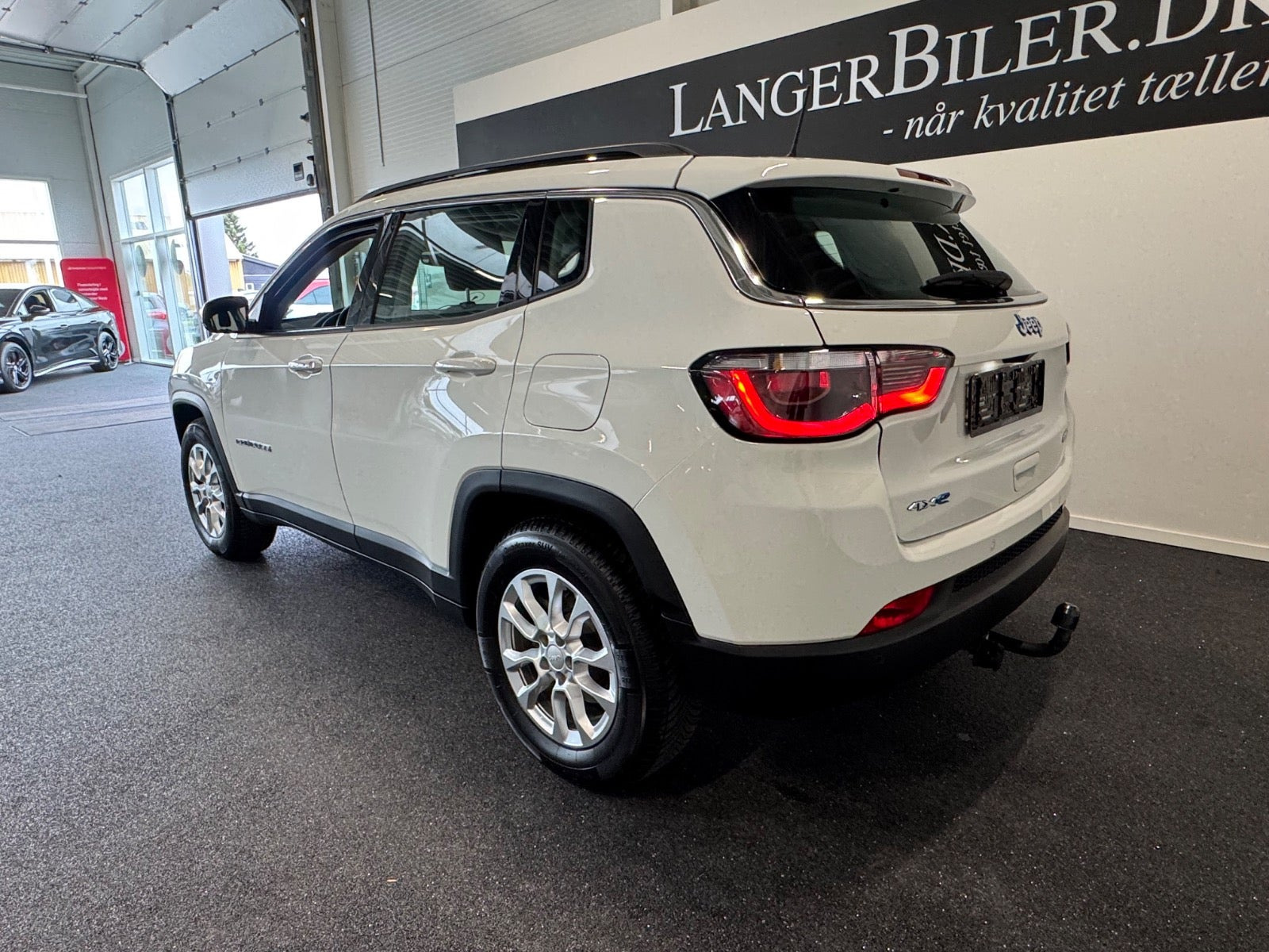 Hvid Jeep Compass fra 2021
