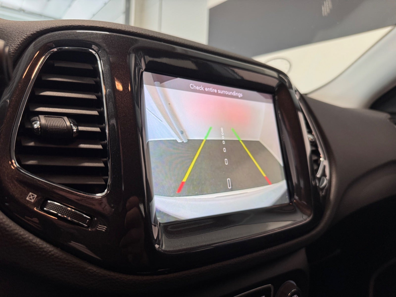 Hvid Jeep Compass fra 2021