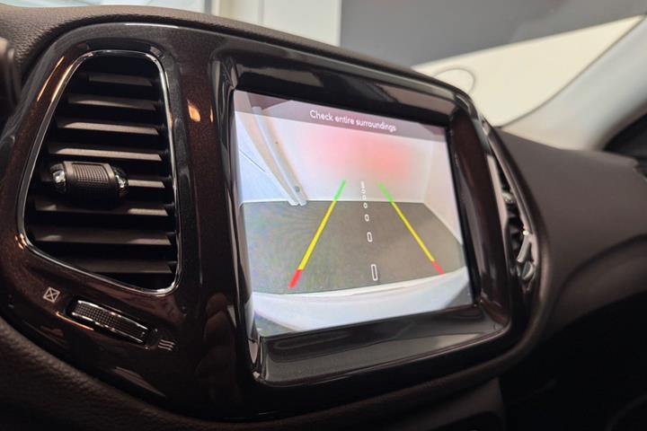 Hvid Jeep Compass fra 2021