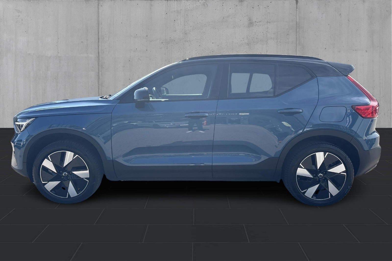 Blå Volvo EX40 fra 2025