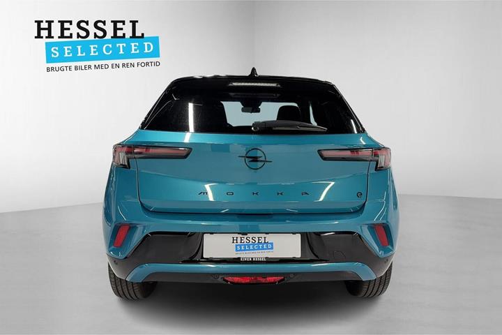 Blå Opel Mokka-e fra 2025