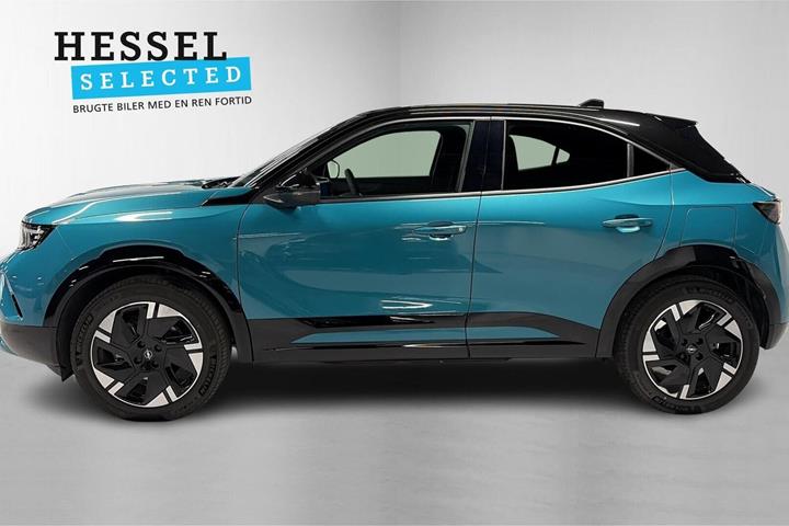 Blå Opel Mokka-e fra 2025