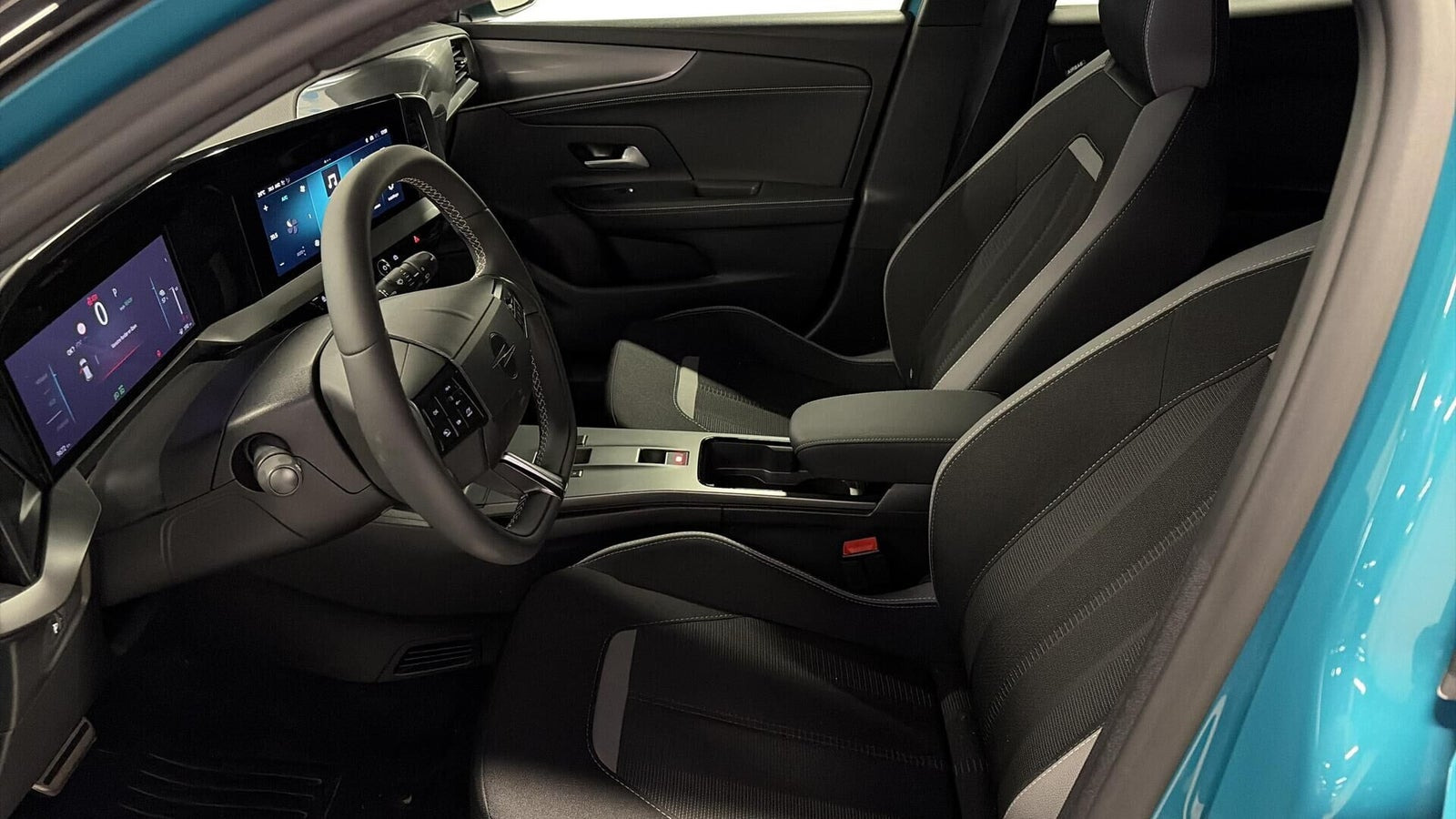 Blå Opel Mokka-e fra 2025