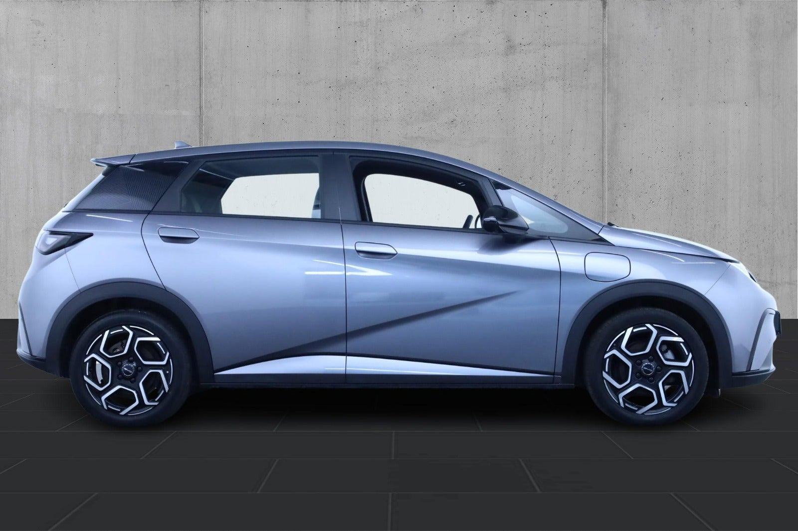 Grå BYD Dolphin fra 2024