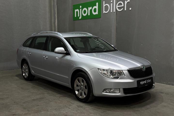 undefined Skoda Superb fra 2010 set udefra