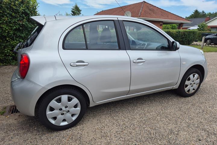 Grøn Nissan Micra fra 2017