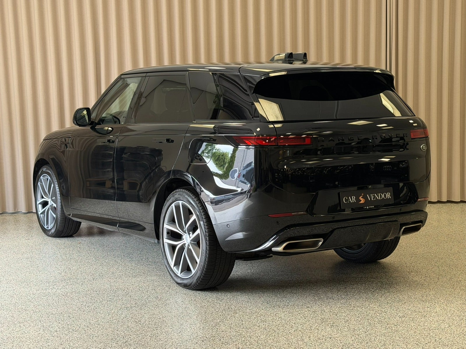 Sort Land Rover Range Rover sport fra 2023