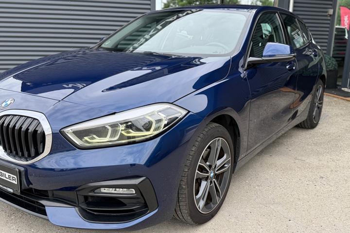 Blå BMW 118i fra 2020