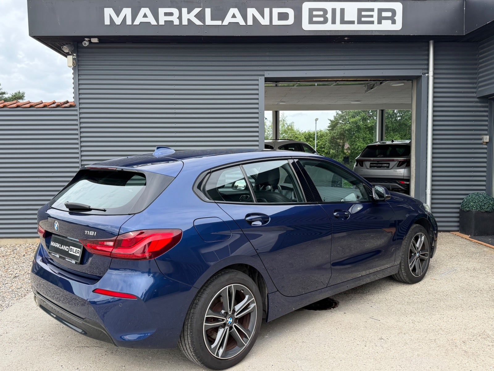 Blå BMW 118i fra 2020
