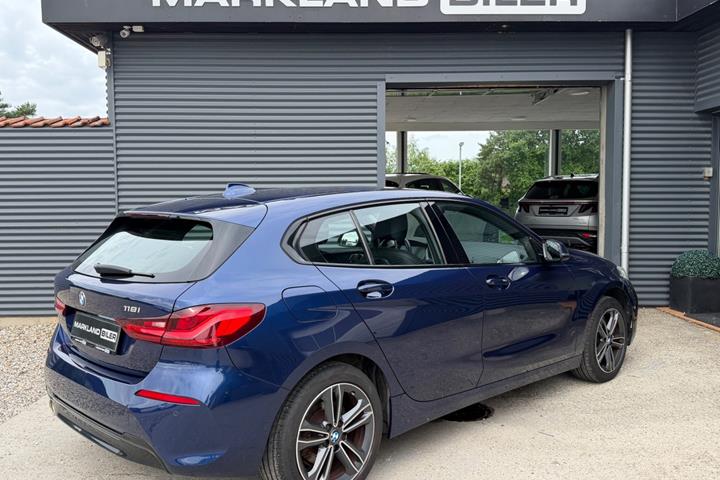 Blå BMW 118i fra 2020
