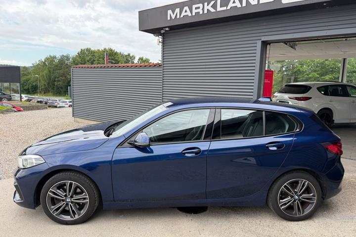 Blå BMW 118i fra 2020