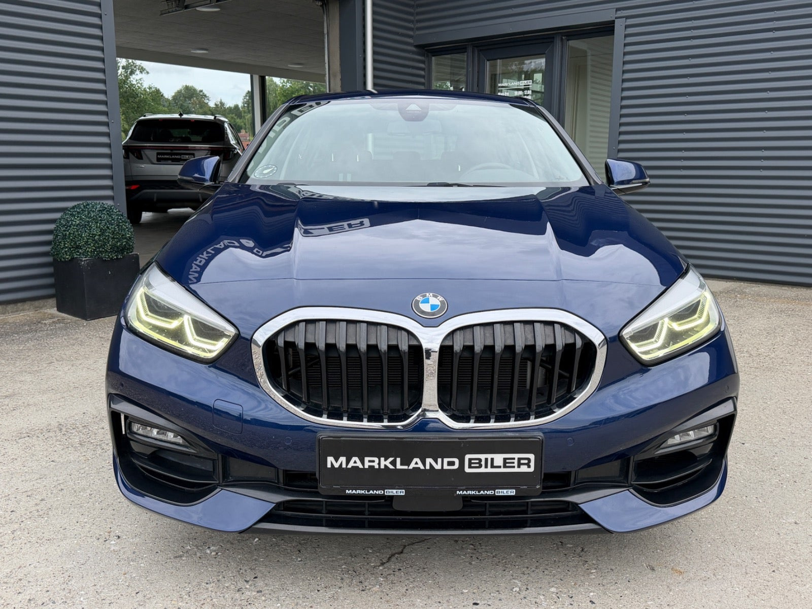Blå BMW 118i fra 2020