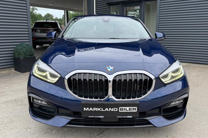 Blå BMW 118i fra 2020