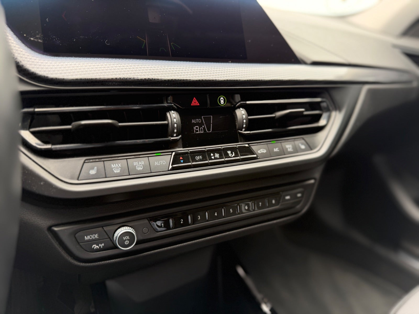 Blå BMW 118i fra 2020