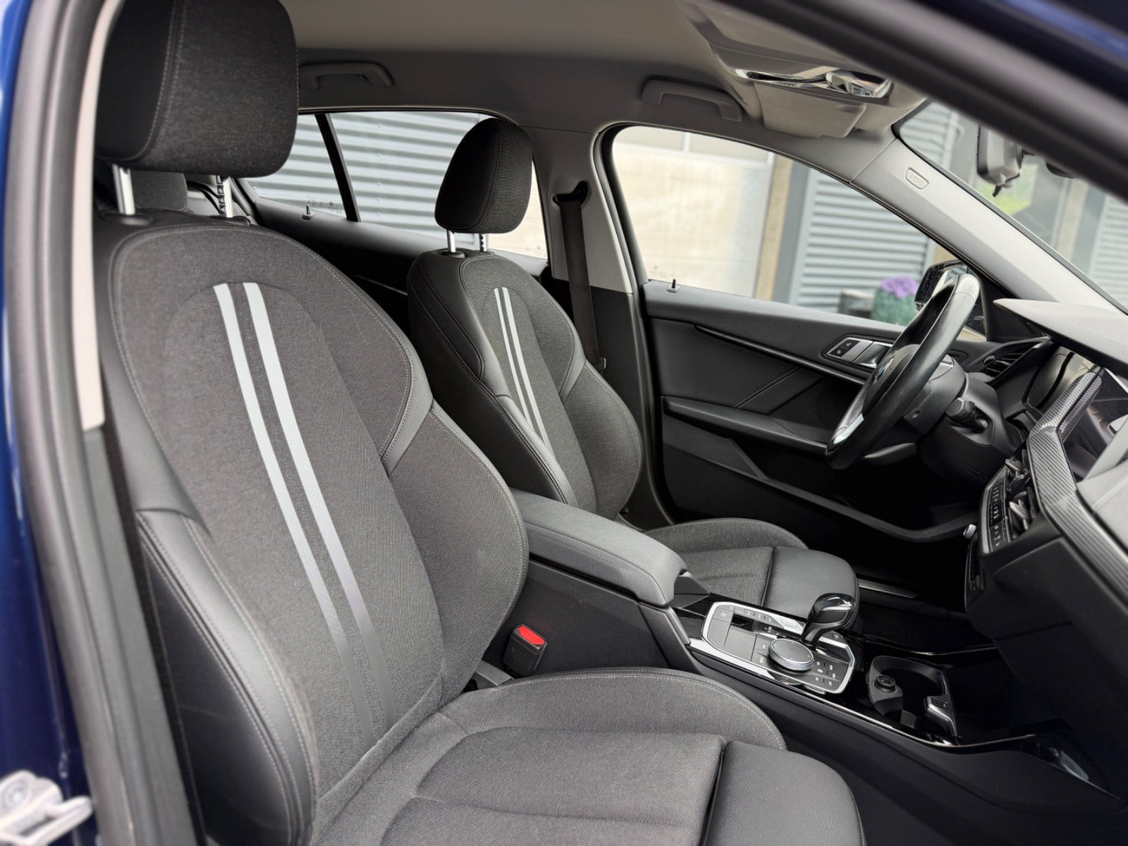 Blå BMW 118i fra 2020