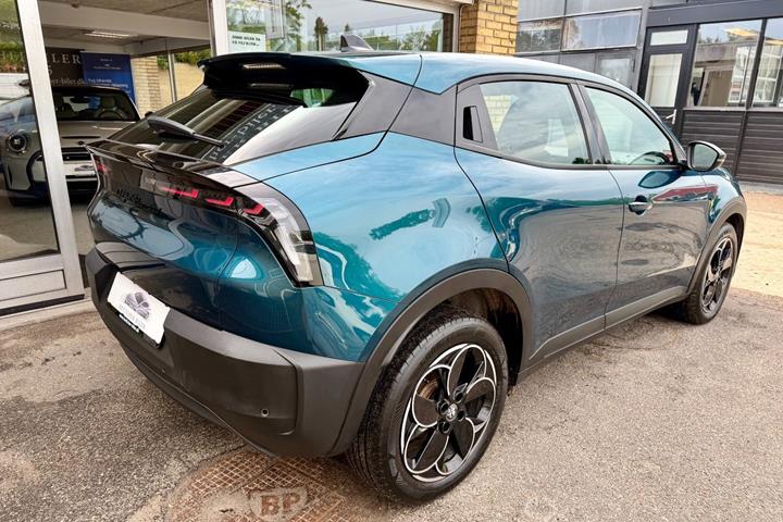 Blå Alfa Romeo Junior fra 2025
