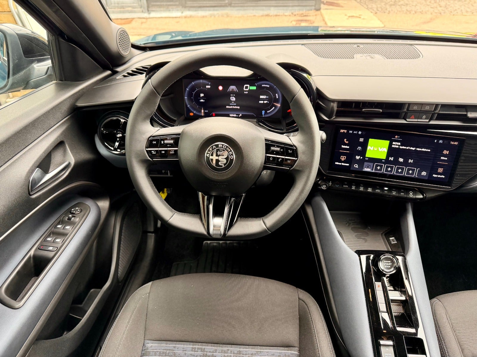 Blå Alfa Romeo Junior fra 2025