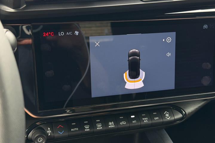 Blå Alfa Romeo Junior fra 2025