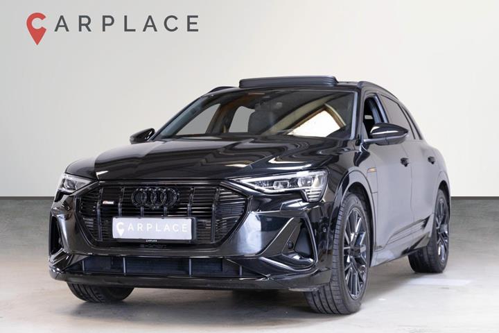 Sort Audi e-tron fra 2023 set udefra