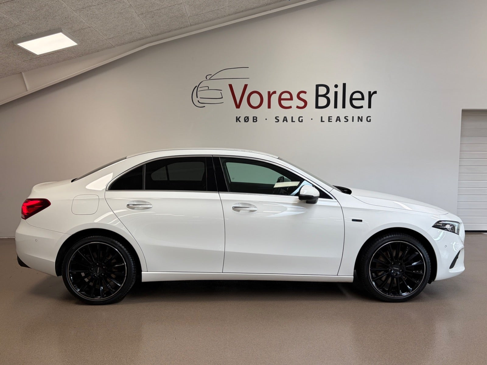 Hvid Mercedes A250 e fra 2020