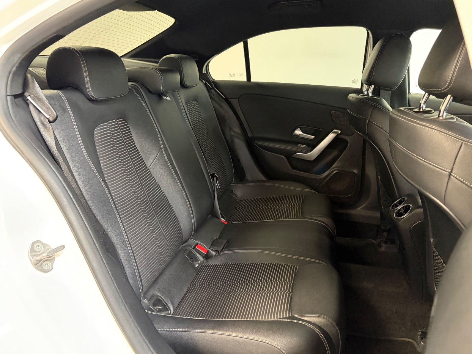 Hvid Mercedes A250 e fra 2020