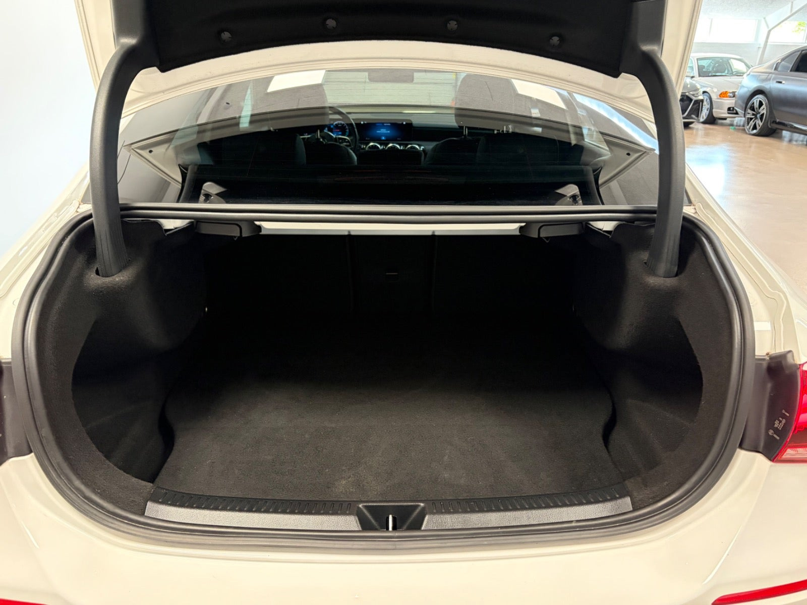 Hvid Mercedes A250 e fra 2020