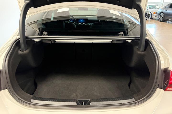 Hvid Mercedes A250 e fra 2020