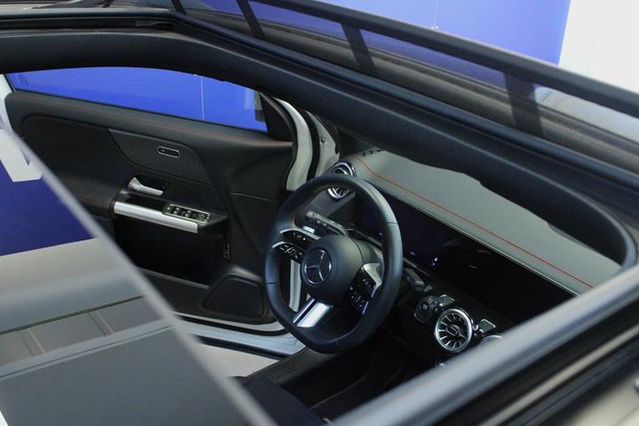 Hvid Mercedes EQA250+ fra 2025