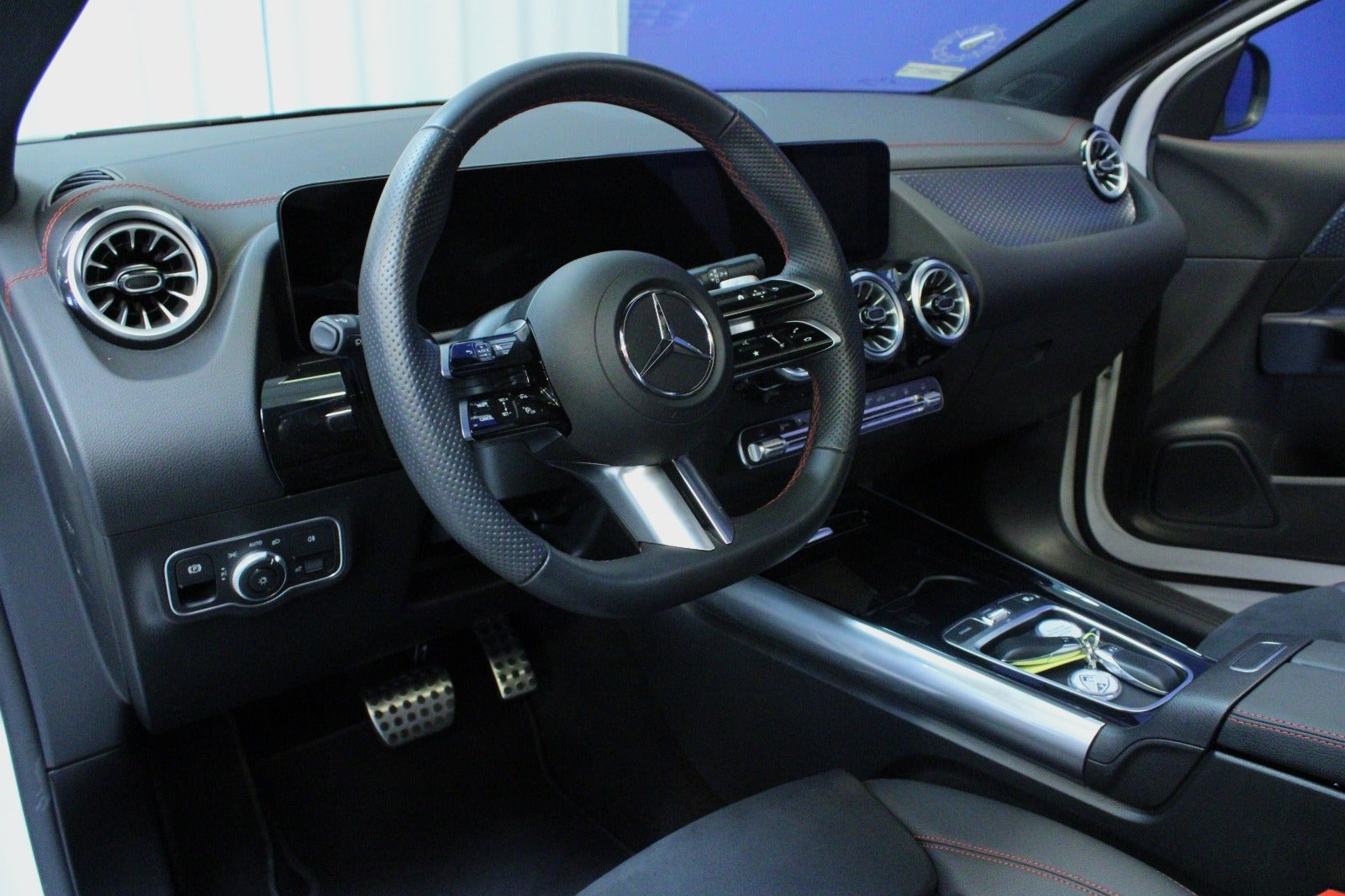 Hvid Mercedes EQA250+ fra 2025
