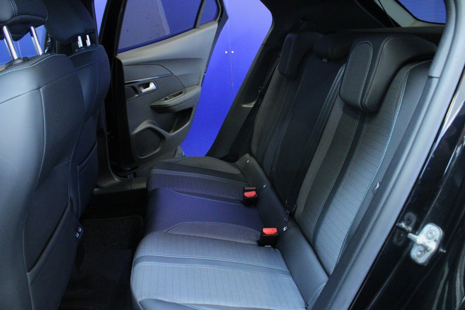 Sort Peugeot e-2008 fra 2021