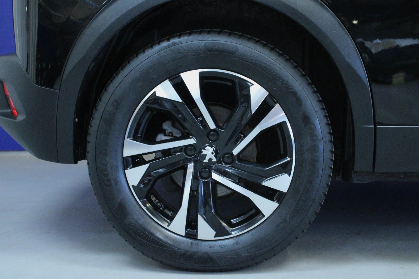 Sort Peugeot e-2008 fra 2021