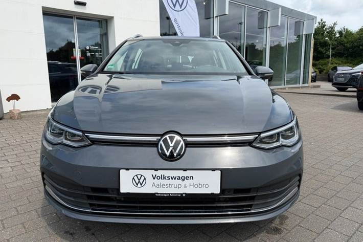 Grå VW Golf VIII fra 2023