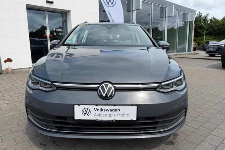 Grå VW Golf VIII fra 2023