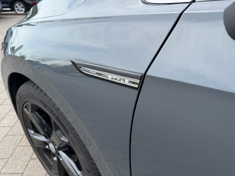Grå VW Golf VIII fra 2023