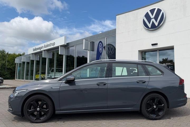 Grå VW Golf VIII fra 2023