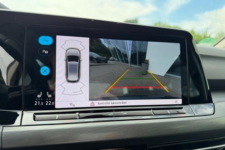 Grå VW Golf VIII fra 2023