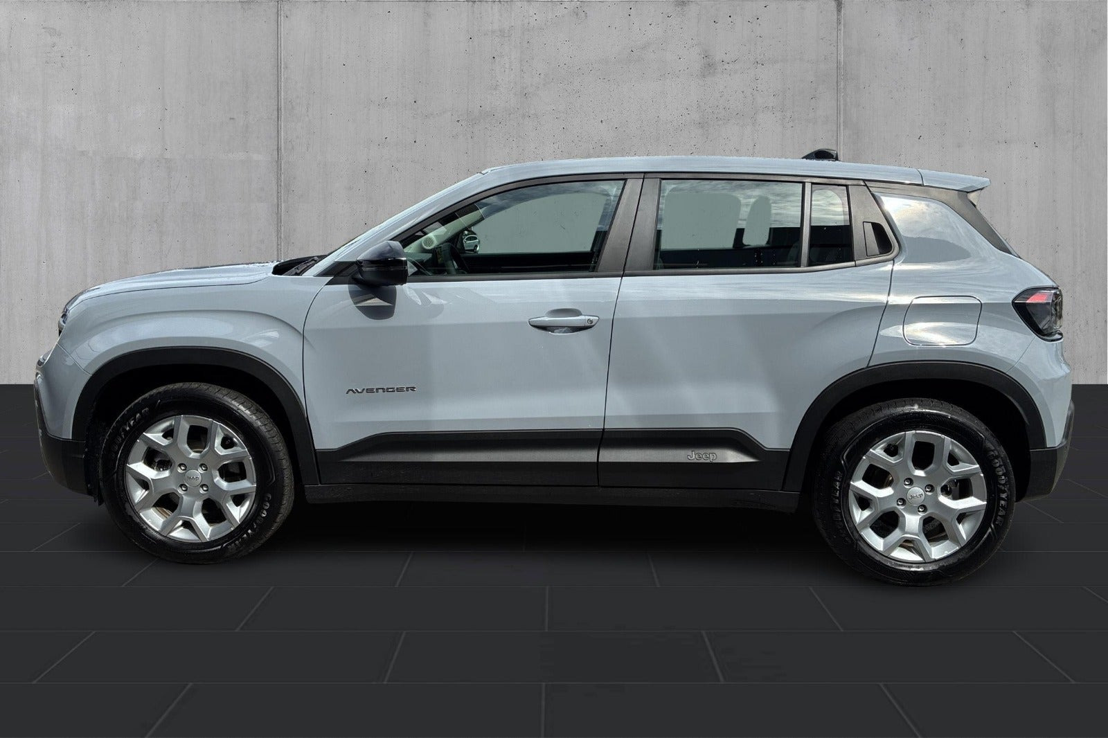 Grå Jeep Avenger fra 2025